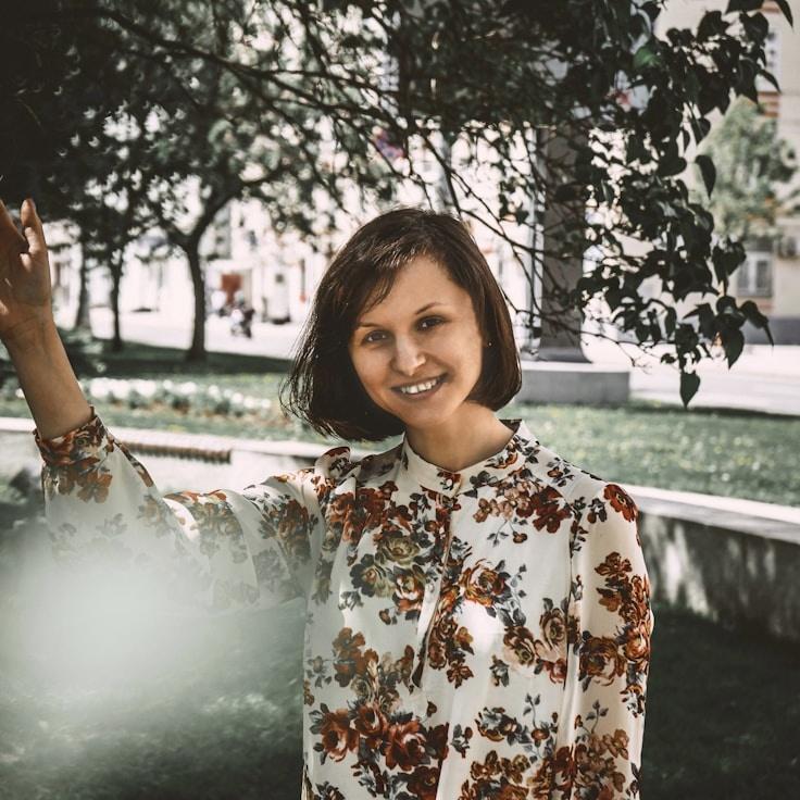 Portrait of Meera Sharma meditation instructor